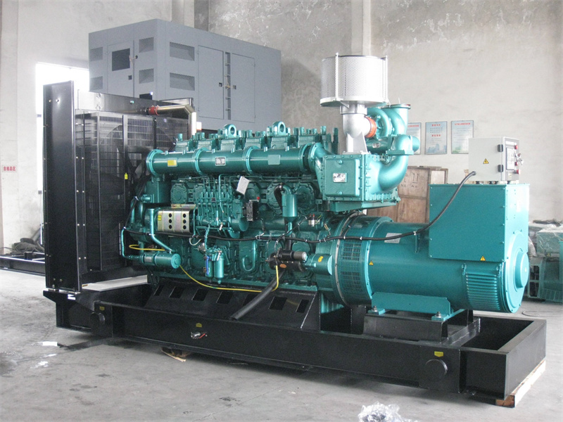 台江200KW 柴油发电机的油耗是多少？