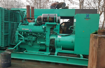 台江发电机组如何判断水冷式机油散热器内部是否需要清洗？